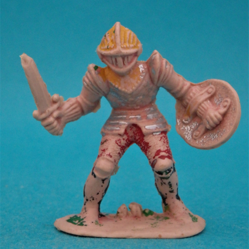 Chevalier à genoux avec épée et bouclier rond.